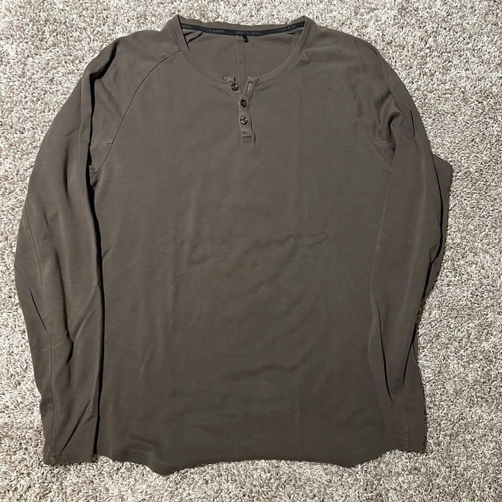 Alphalete Henley Size Medium